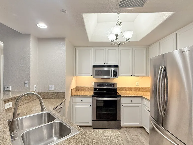 9263 Regents Rd #B105 — Photo 22
