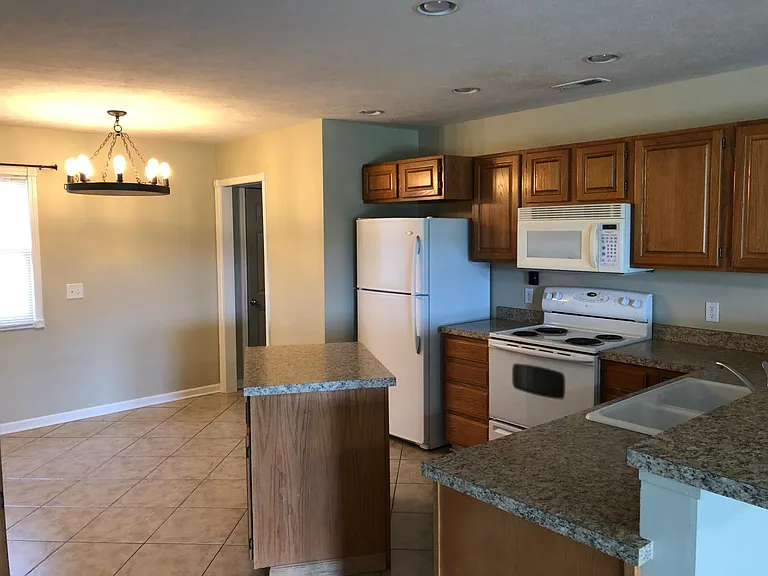 6525 Whitewater Ln — Photo 2