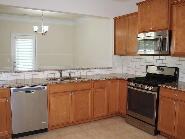 421 Chanson Dr — Photo 2