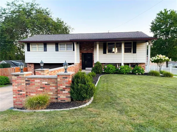 312 Donahey Ave NE, New Philadelphia, OH 44663