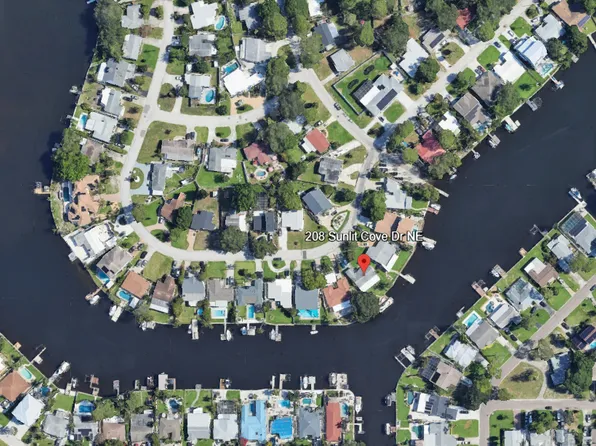 208 Sunlit Cove Dr NE, Saint Petersburg, FL 33702