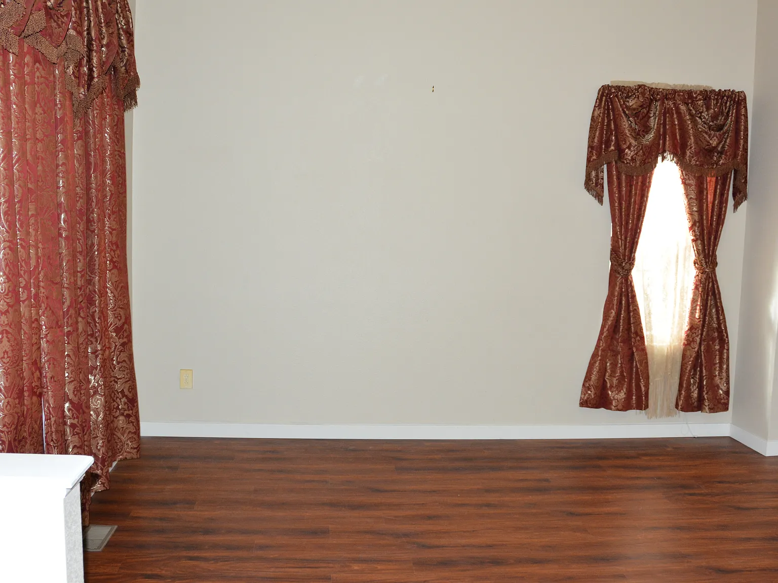 5 bed, 3.5 bath, 3200 sqft, $3,700 — Photo 4