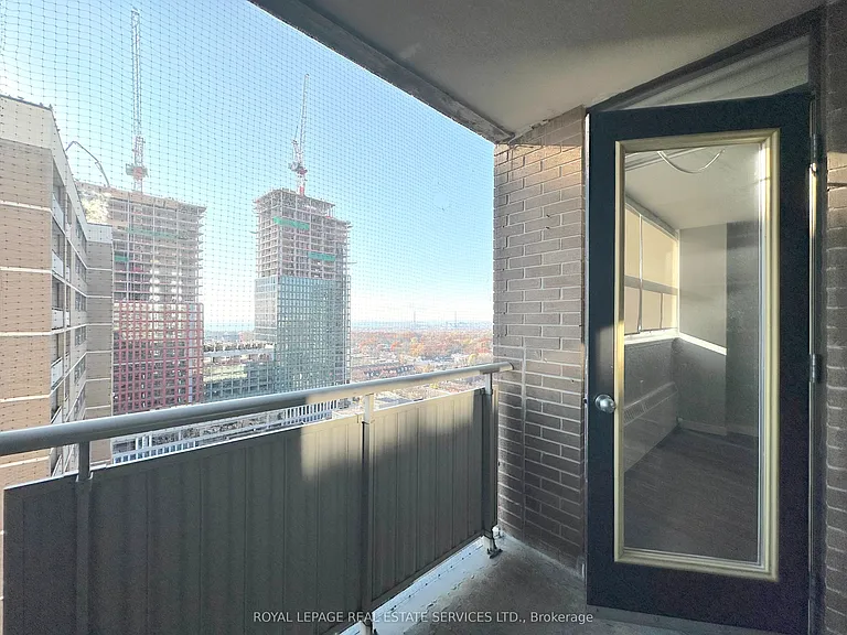2575 Danforth Ave #2109 — Photo 11