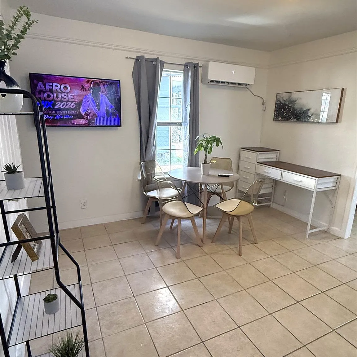 1 bed, 1.0 bath, 3760 sqft, $1,300 — Photo 4