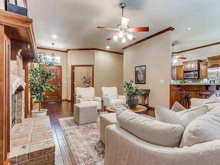 16616 Hardwood Pl — Photo 12
