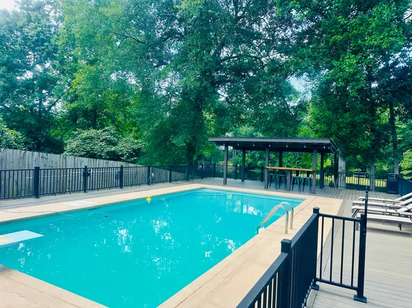 218 McFadyen Dr, Fayetteville, NC 28314