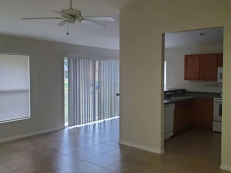307 Urbana St — Photo 3