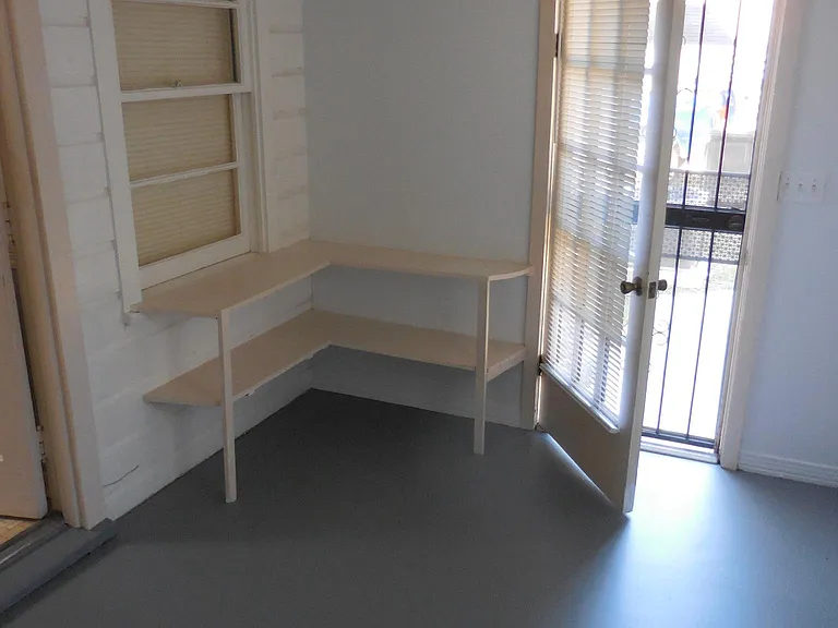 2218 W Jackson St — Photo 13