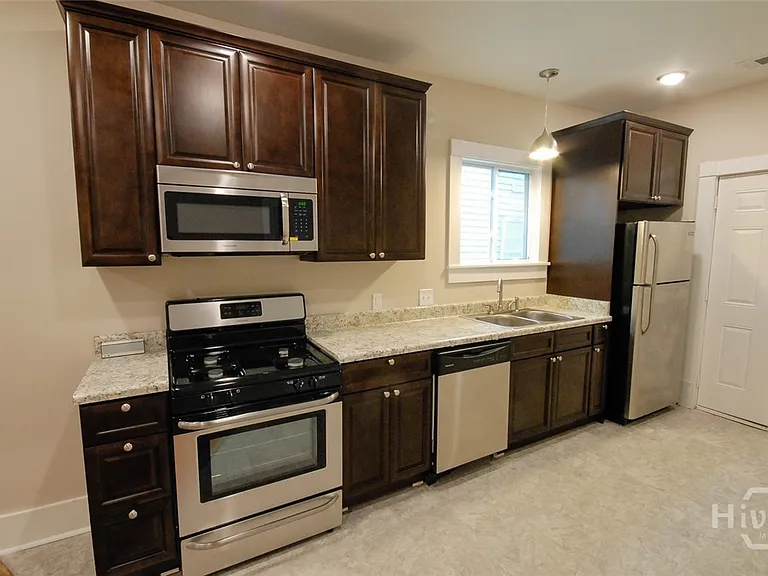 542 E Bolton St — Photo 9