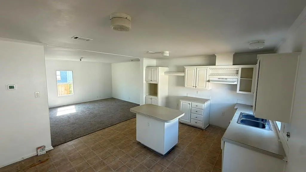 3 bed, 2.0 bath, 1188 sqft, $1,800 — Photo 3