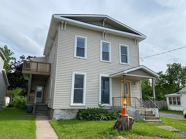 2 bed, 1.0 bath, 2364 sqft, $1,400 — Photo 2