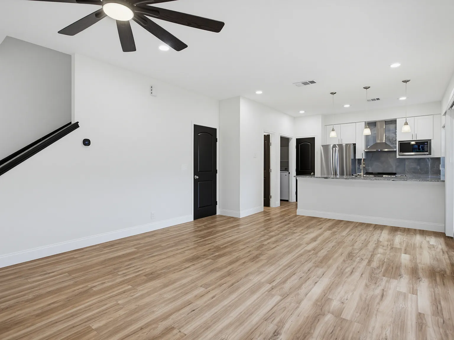 2 bed, 2.5 bath, 1232 sqft, $1,695 — Photo 3