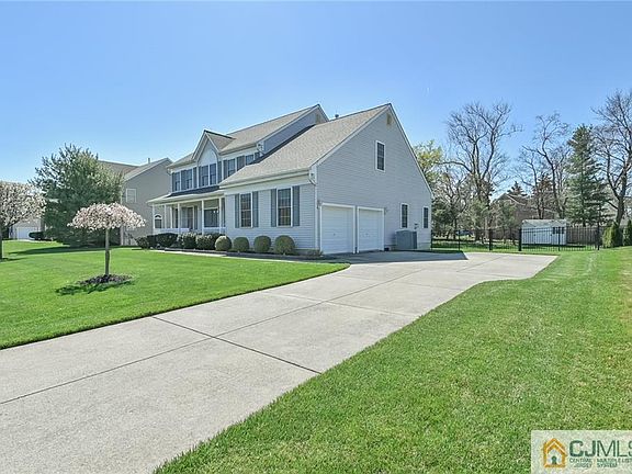 2nd image of 41 Julie Ct