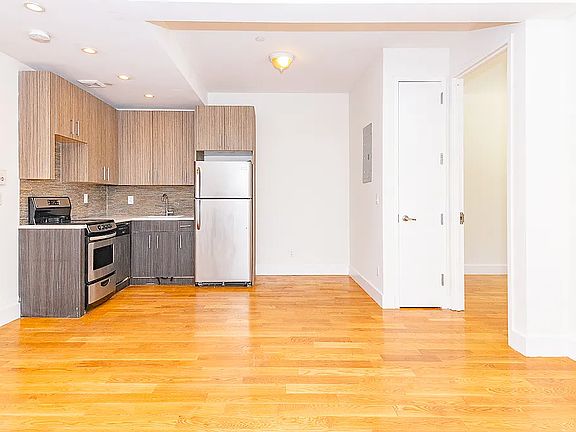 3rd image of 871 Bergen St APT 1B