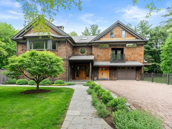 11 Haven St, Dover, MA 02030