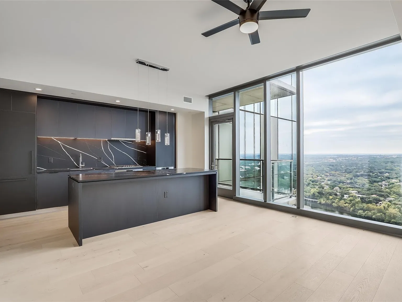 1 bed, 1.0 bath, 707 sqft, $3,400 — Photo 3
