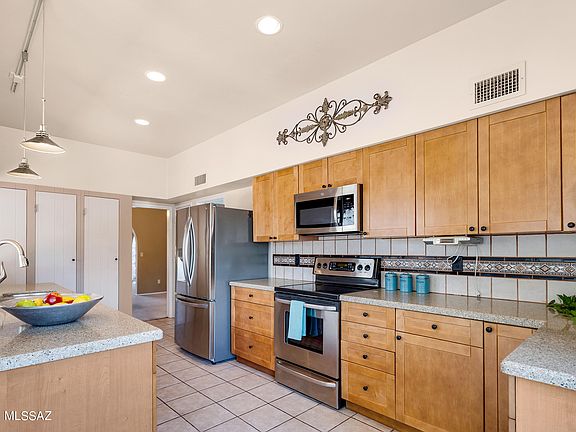2nd image of 2534 N Avenida San Valle