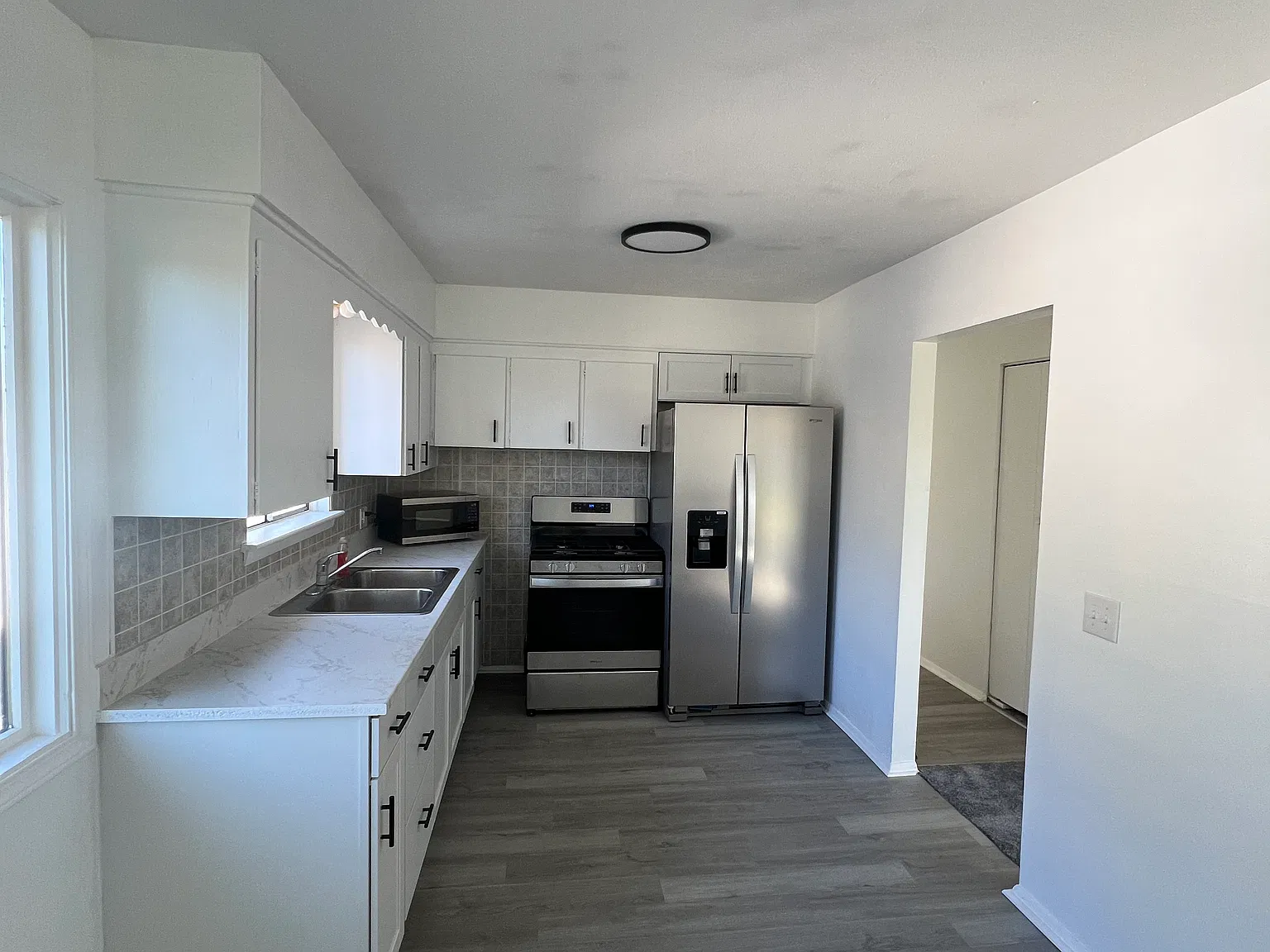 3 bed, 864 sqft, $1,250 — Photo 2