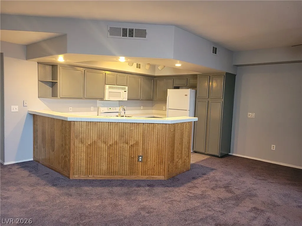 3 bed, 2.0 bath, 1289 sqft, $1,725 — Photo 3