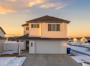 3389 Stephanie Dr, Dickinson, ND 58601