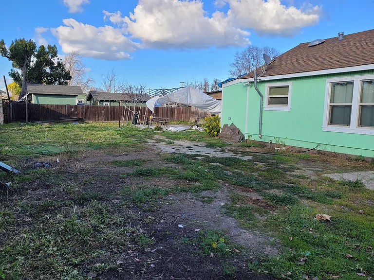 152 Vine St — Photo 12