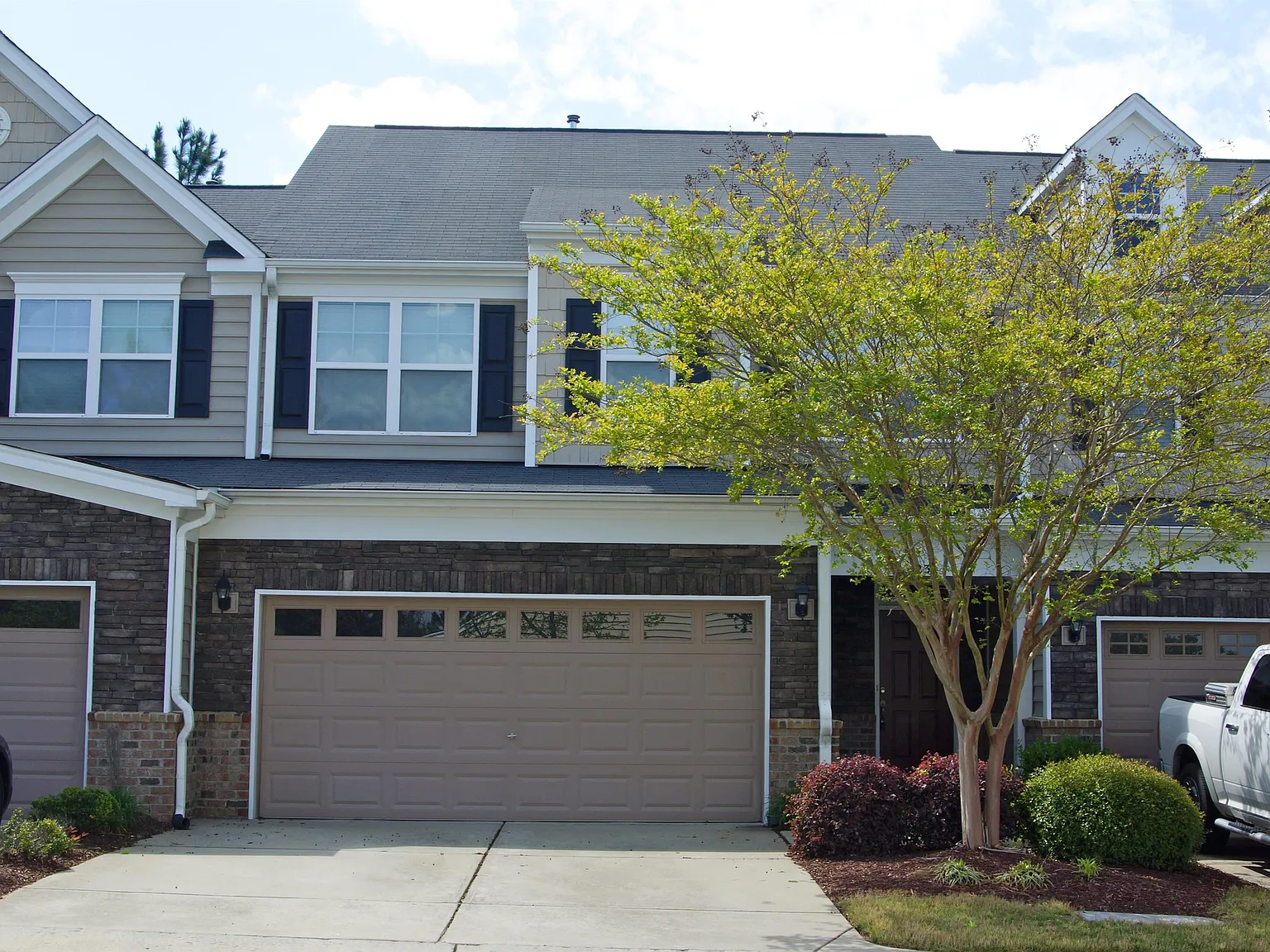 Katy Stella Drive 623 - 1 — Photo 1