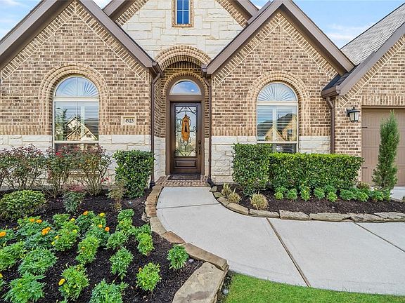 2nd image of 4923 Cancun Hills Ct