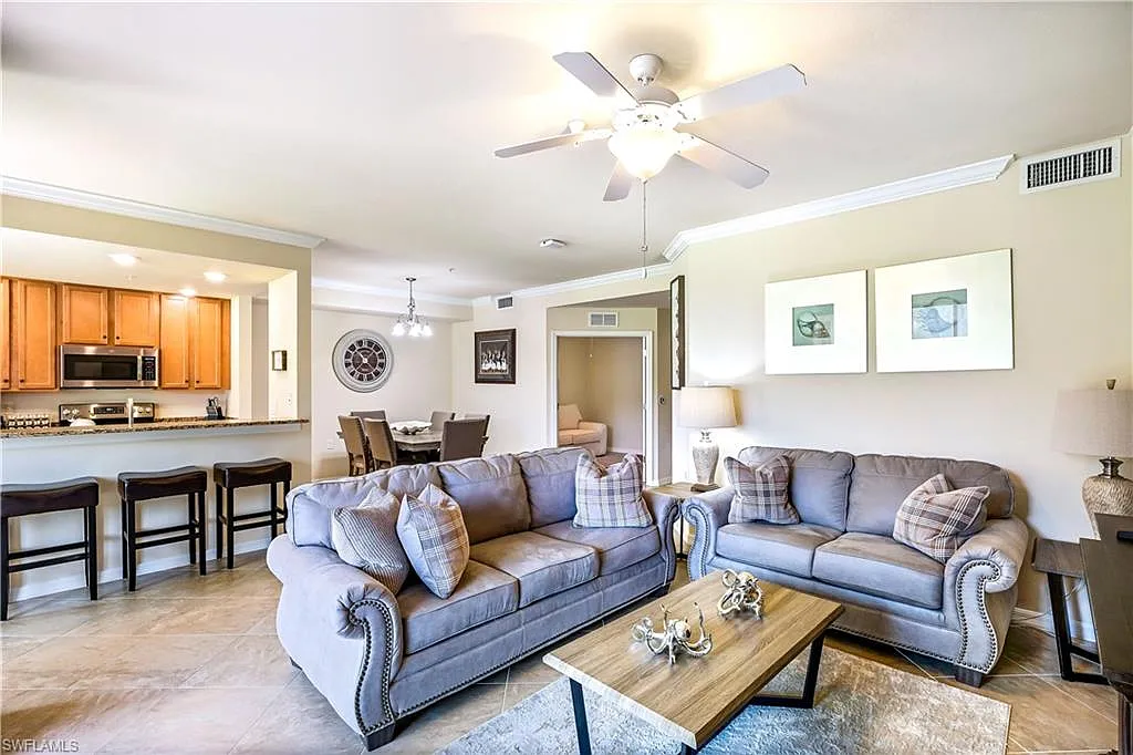 2 bed, 2.0 bath, 1366 sqft, $8,500 — Photo 3