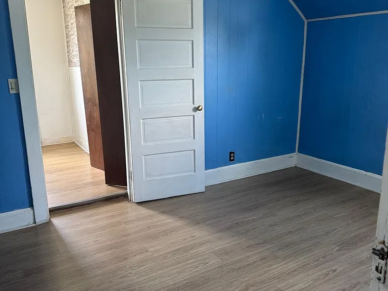 611 2nd St #1 — Photo 3