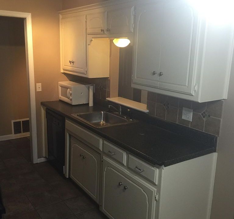 2nd image of 5017 Gaines St