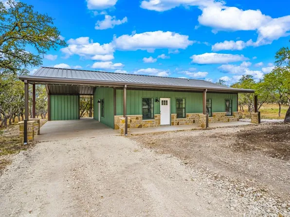 955 Legacy Oaks Dr, Harper, TX 78631