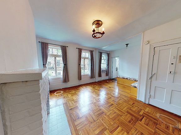 3rd image of 4 Milligan Pl #2