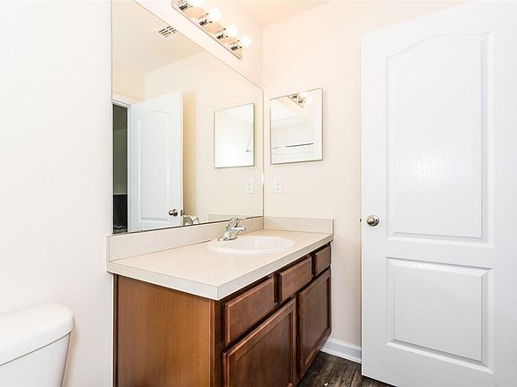5th image of 40 Buckley Ct