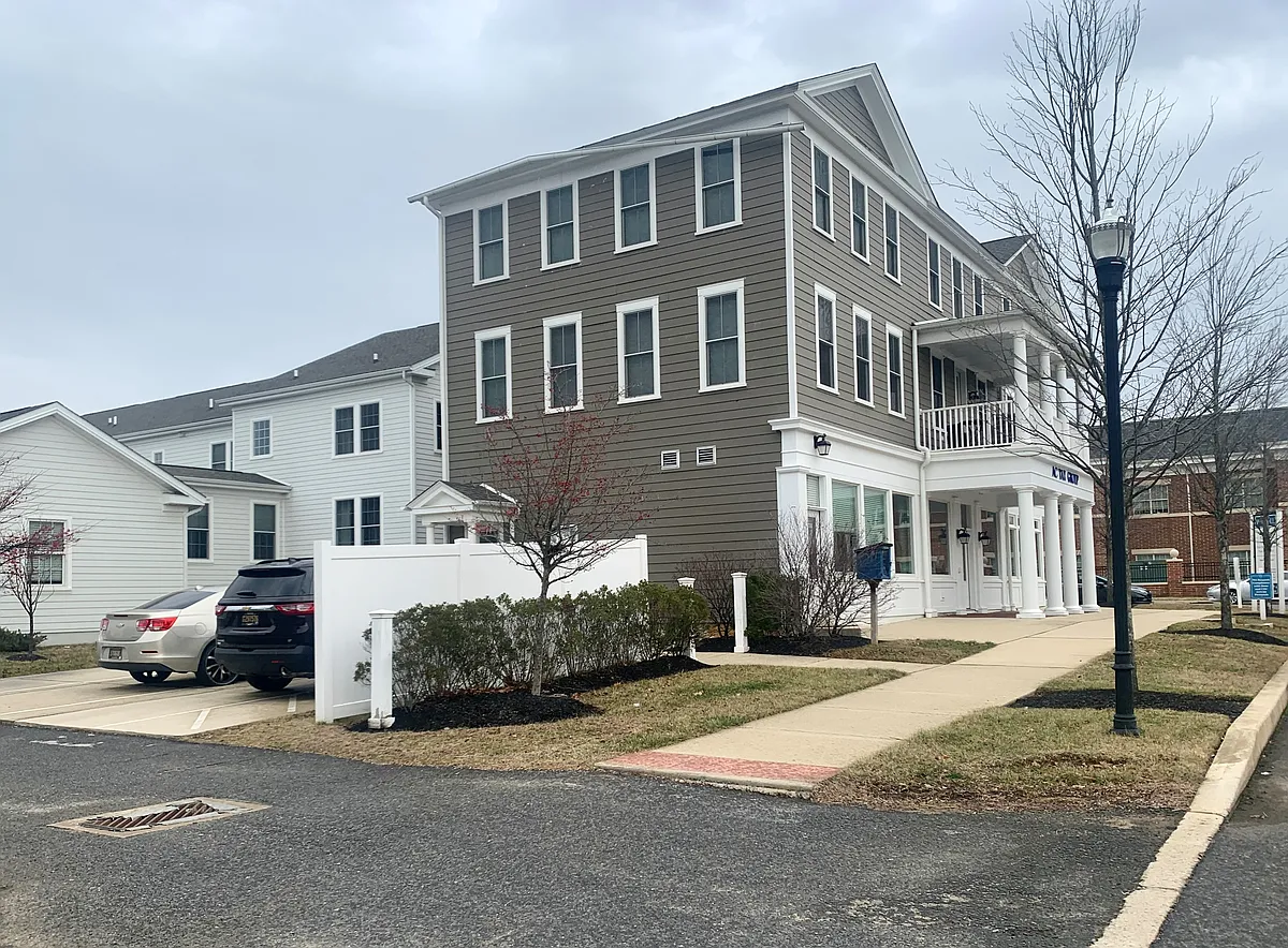 Building Photo - 801 Mapleton Ave #1