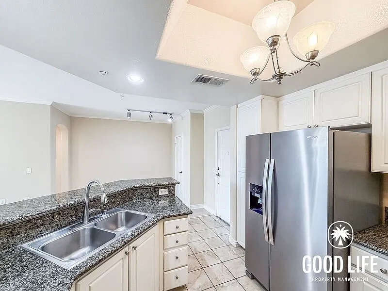 2 bed, 2.0 bath, 1102 sqft, $3,600 — Photo 4