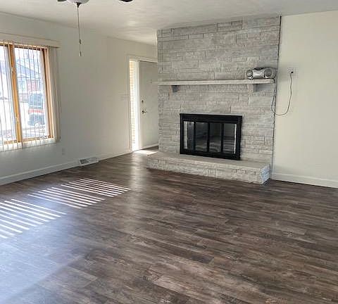 4th image of 6811 N Fox Point Dr