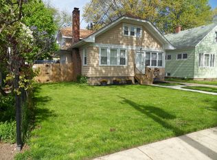 637 Bangs St, Aurora, IL 60505