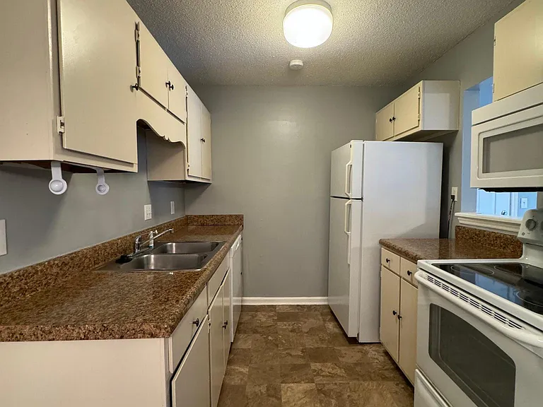 5661 Hornaday Rd #H — Photo 7