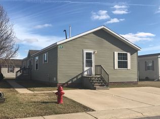 951 Cameron Cir, Monroe, MI 48161