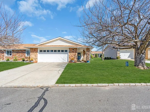 227 Convent Rd #C, Monroe Township, NJ 08831