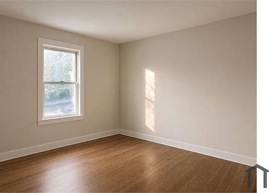 4th image of 2731 Merwyn Ave