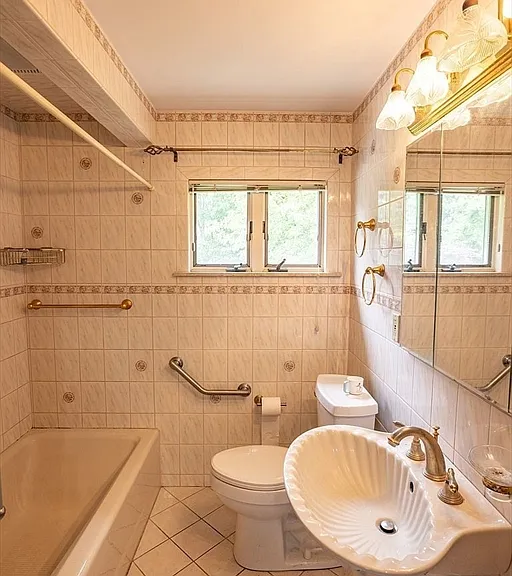 16 Westwood Rd — Photo 13
