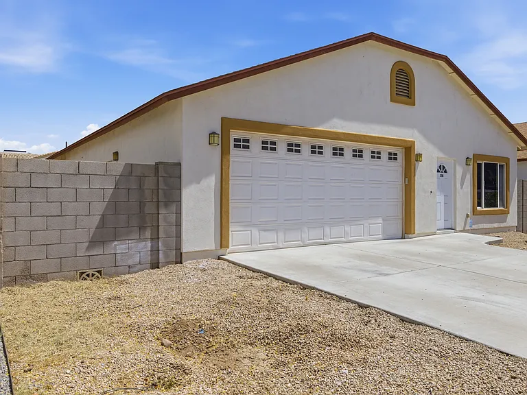 516 W Brown St — Photo 35