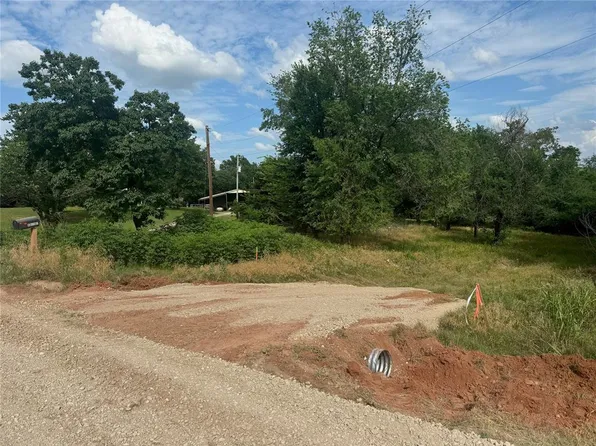 332159 E Robinhood Ln #3, McLoud, OK 74851