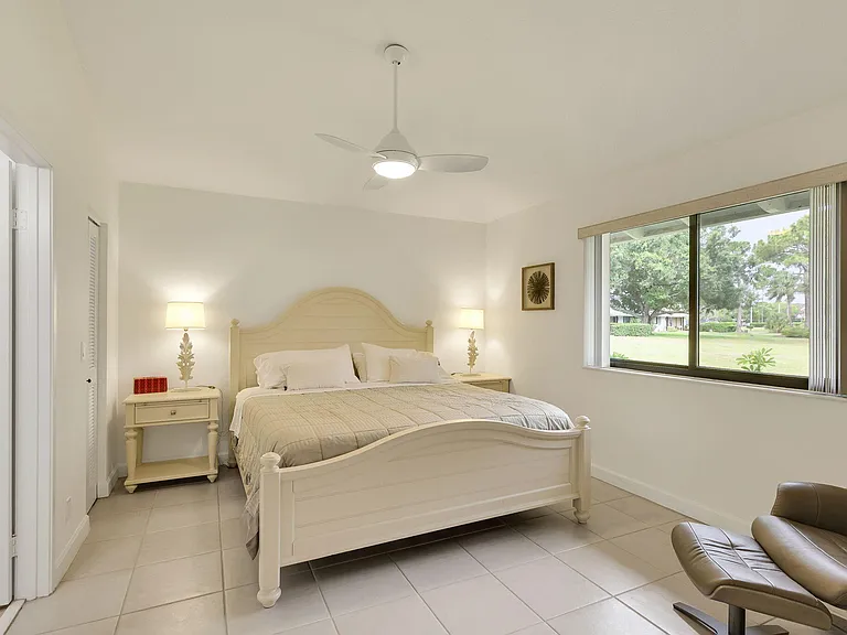 526 Club Dr — Photo 16