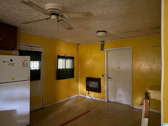 3rd image of 409 H St