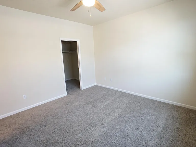 2221 Ulster St — Photo 8