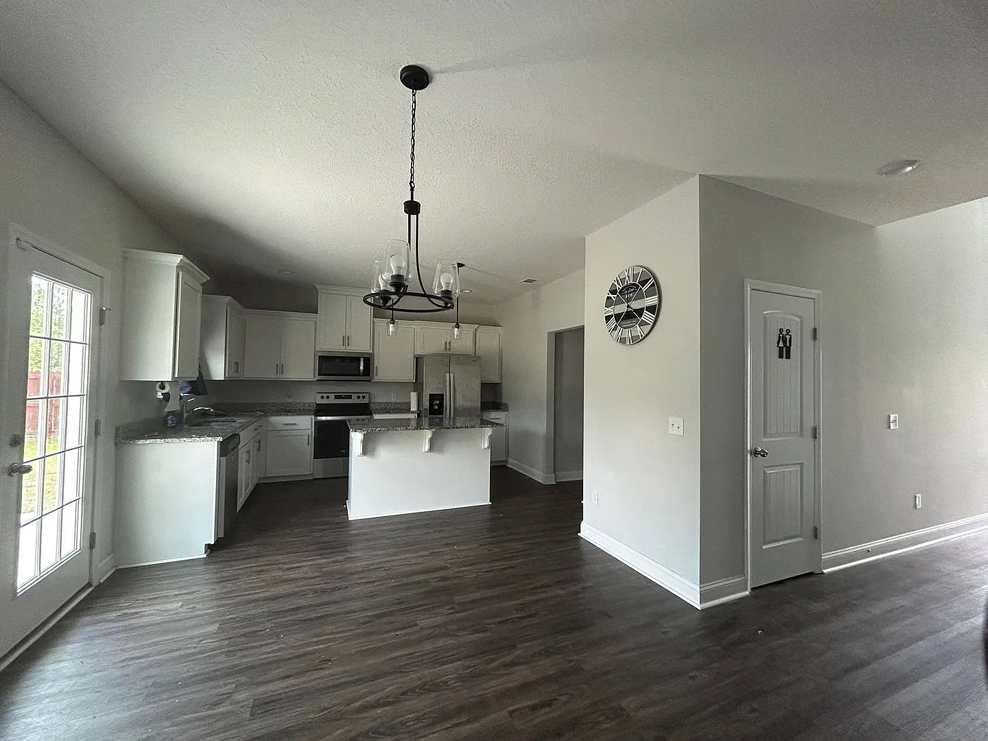 394 Rutledge Dr — Photo 2
