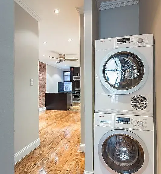 438 W 52nd St #R7C — Photo 13