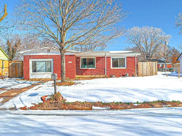 346 Hillcrest Ave, Haysville, KS 67060